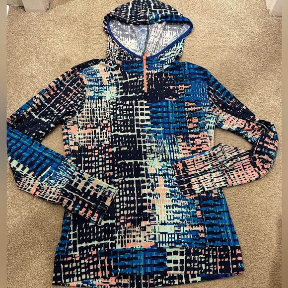 Women Stylish & comfy athletic top - Picture 2 of 4